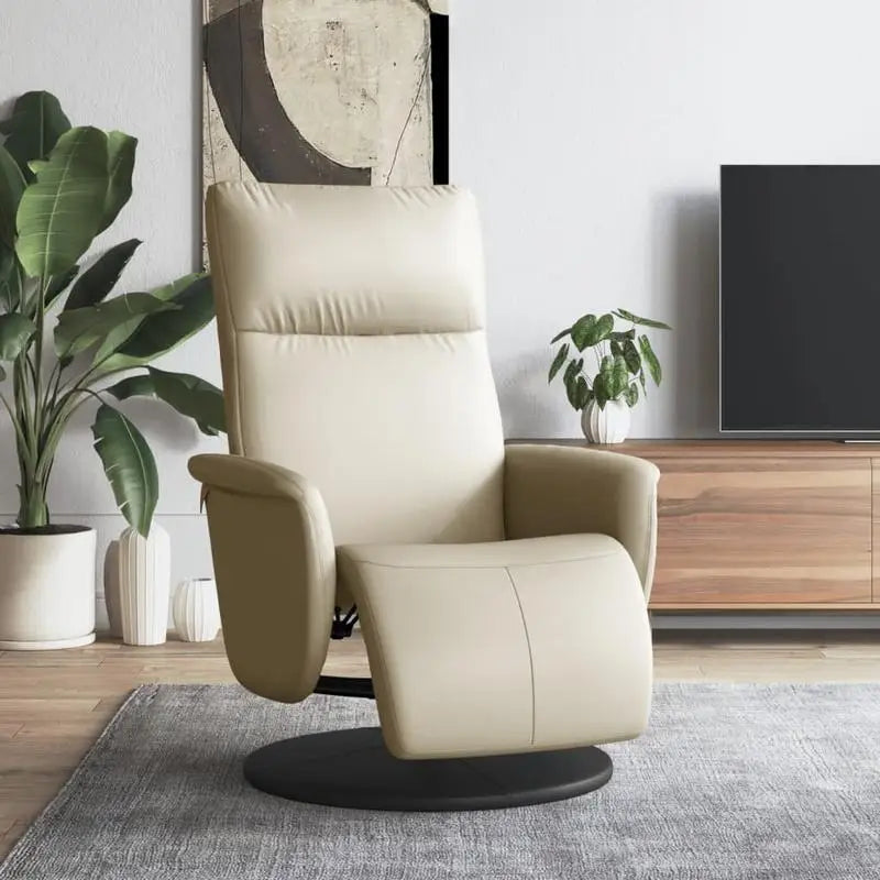 Fauteuil inclinable cuir crème dans un salon avec plantes