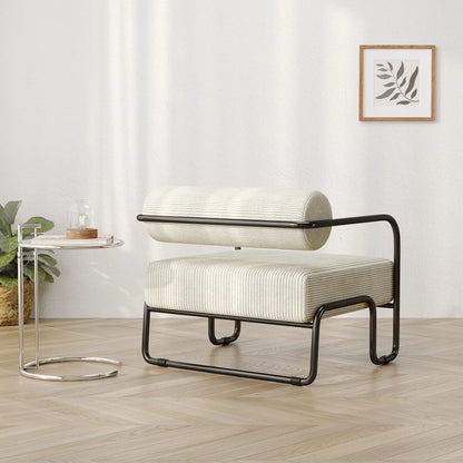 Fauteuil beige velours côtelé de trois quarts avec pieds en métal noir