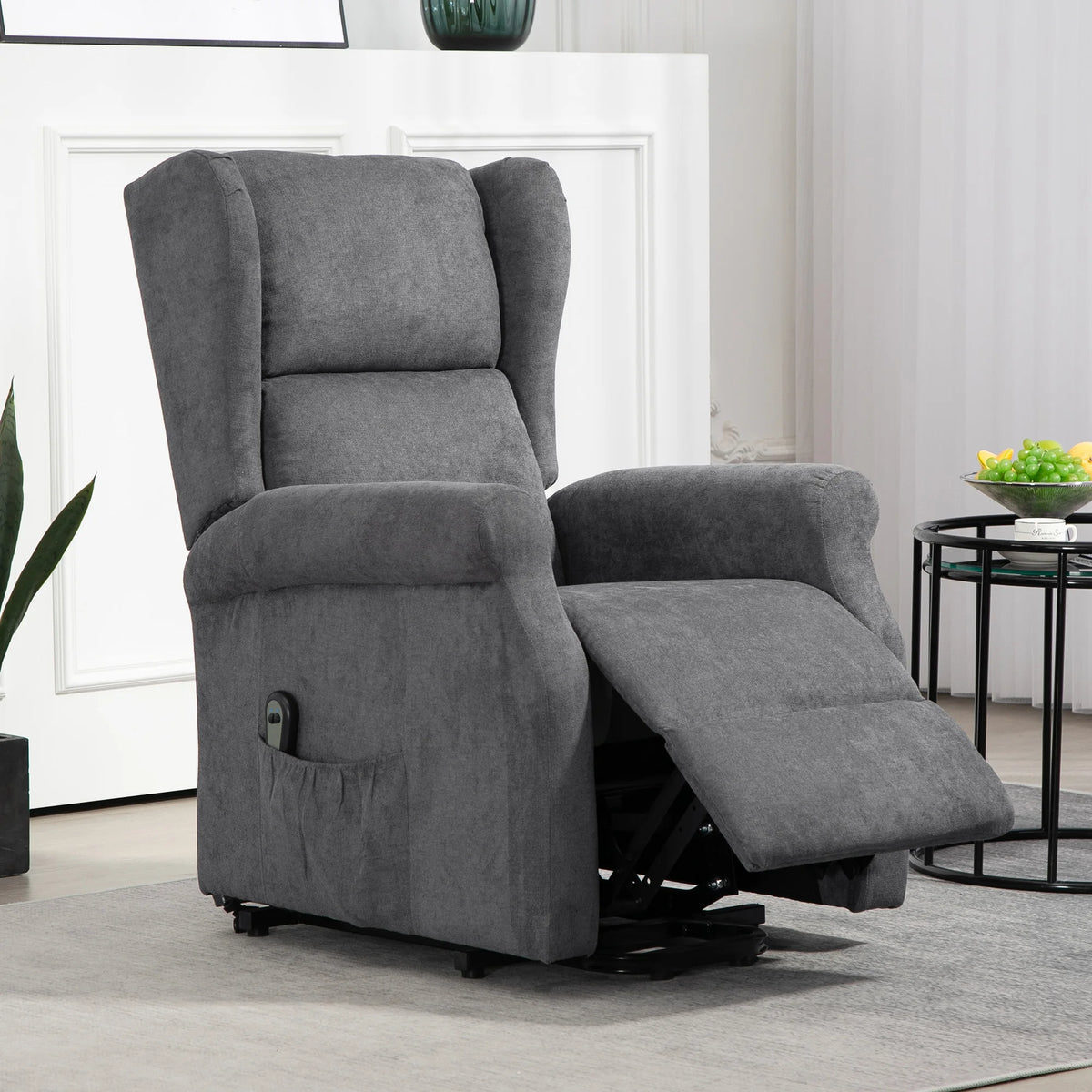 Fauteuil inclinable électrique Bandol en position allongée avec repose-jambes déployé
