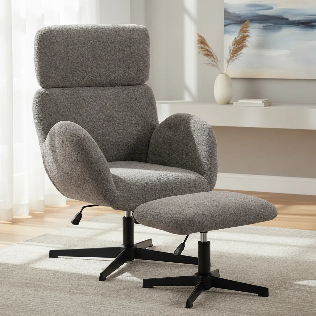 Fauteuil pivotant avec repose pied gris dans un salon lumineux