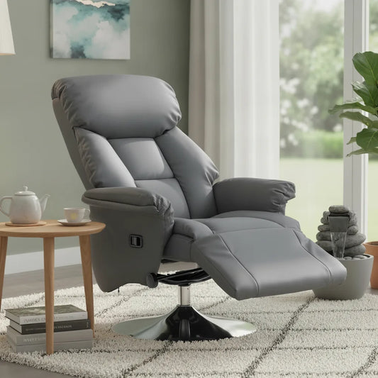 Fauteuil pivotant relax gris en simili cuir incliné avec repose-pieds dans un salon lumineux