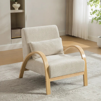 Fauteuil de salon scandinave beige sable en chenille avec accoudoirs en bois courbé