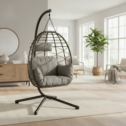 Fauteuil cocon suspendu Batz avec pied en acier dans un séjour lumineux