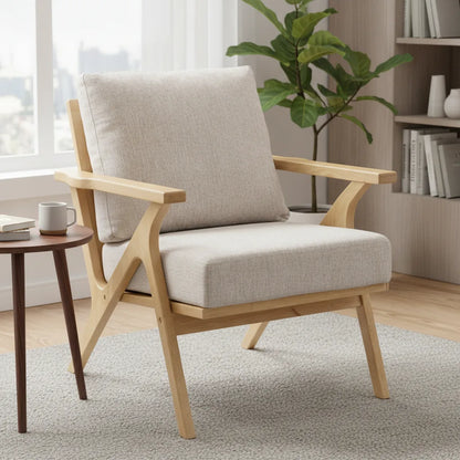 Fauteuil accoudoir bois Crozon grège dans un salon lumineux avec plante