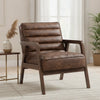 Fauteuil cuir marron vintage cadre bois dans un salon lumineux