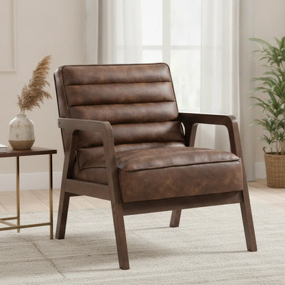 Fauteuil cuir marron vintage cadre bois dans un salon lumineux