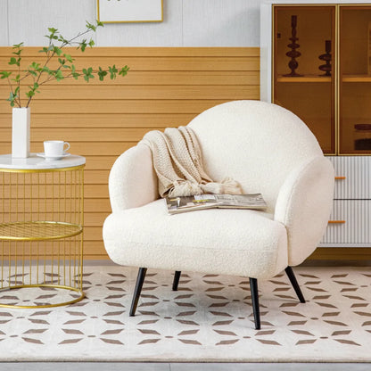 Fauteuil moumoute blanc Perros avec plaid dans un salon lumineux