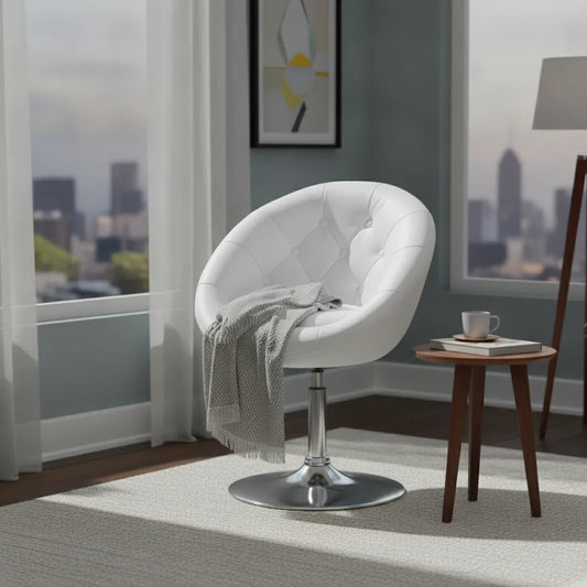 Fauteuil cocktail blanc capitonné avec plaid près d'une baie vitrée