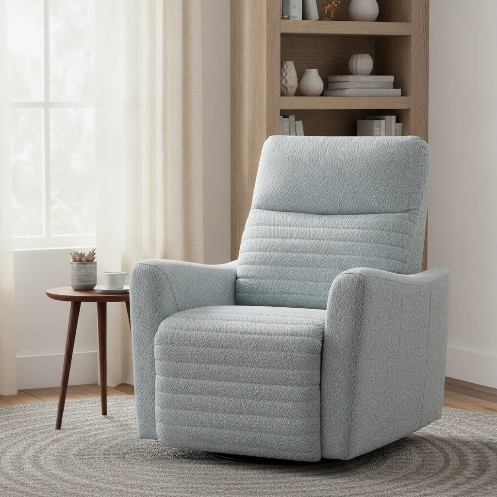 Fauteuil relax bleu pivotant près d'une bibliothèque