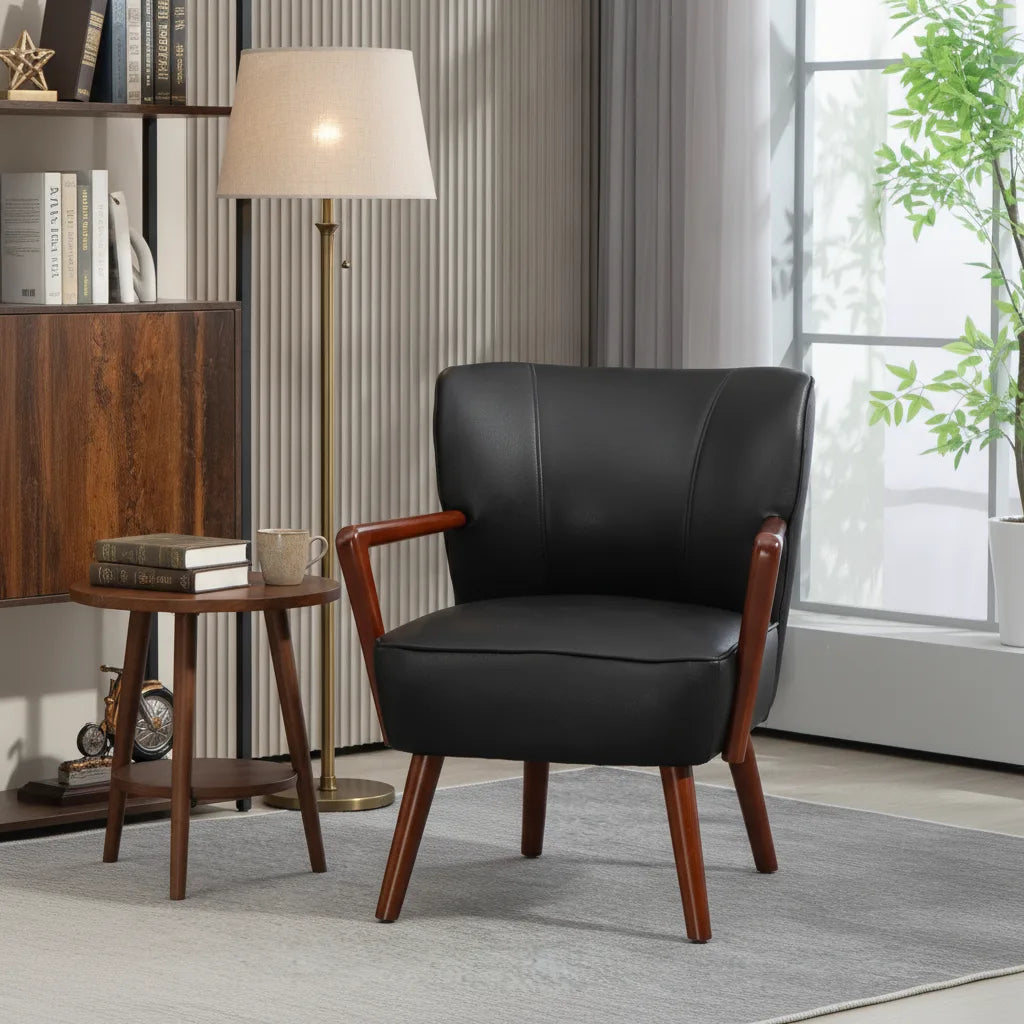 Fauteuil design cuir Lorient près d'une bibliothèque et d'un lampadaire
