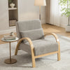 Fauteuil de salon scandinave gris perle à côté d'une table d'appoint dorée