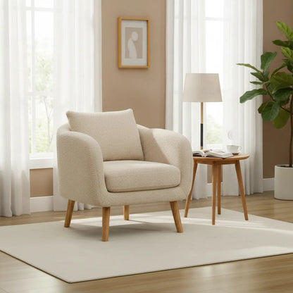 Fauteuil teddy bouclette près d'une fenêtre lumineuse