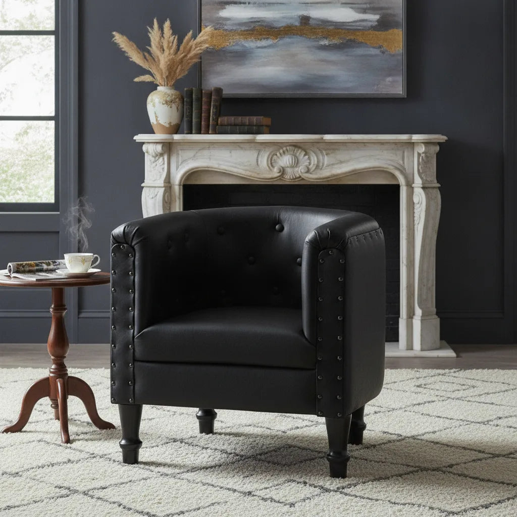 Fauteuil cabriolet cuir Locronan noir charbon près d'une cheminée