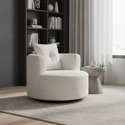 Fauteuil pivotant rond blanc devant une bibliothèque noire