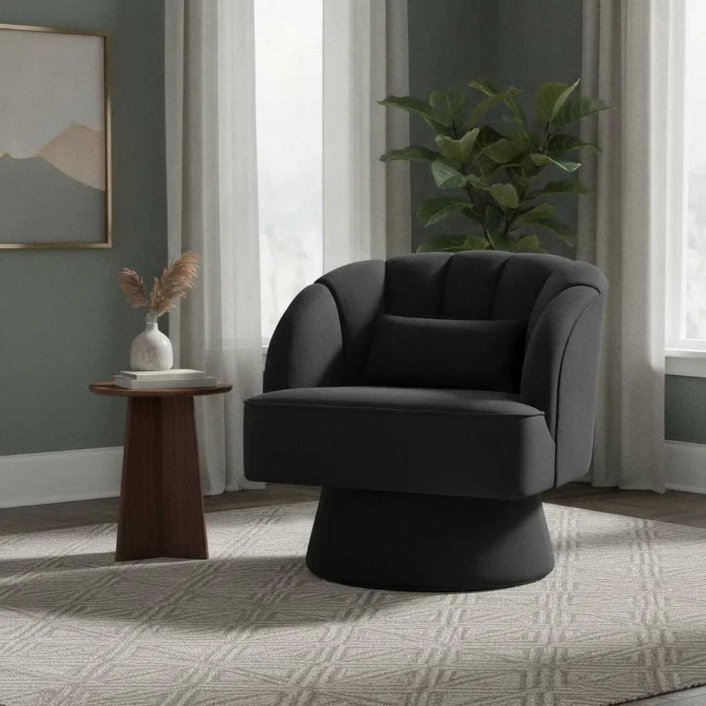 Fauteuil salon velours noir pivotant avec dossier à côtes dans un salon aux tons verts