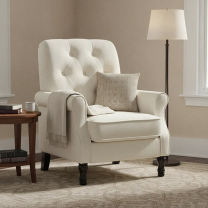 Fauteuil de salon confortable crème avec plaid et coussin, à côté d'un lampadaire