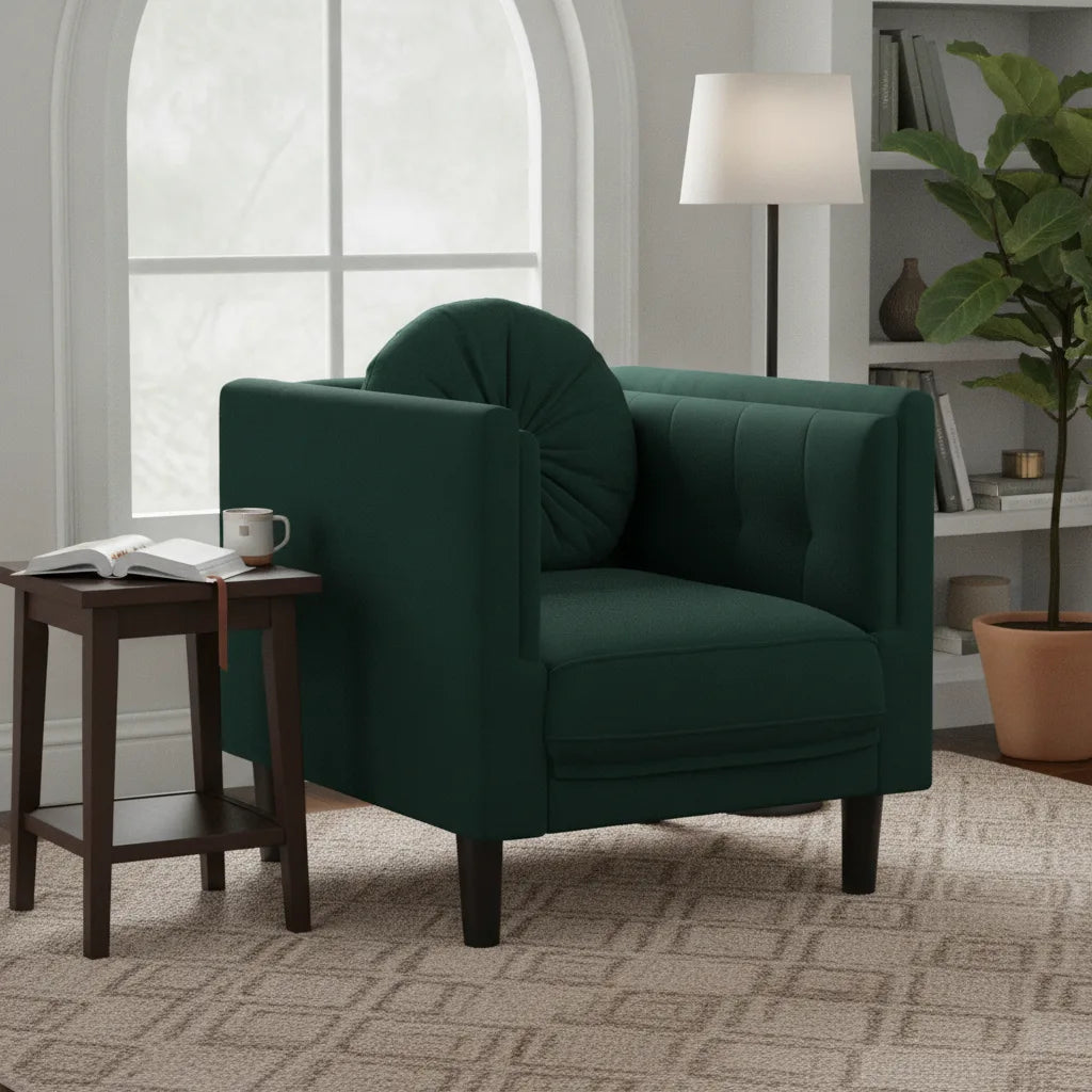 Fauteuil vert foncé près d'une fenêtre et d'une table d'appoint