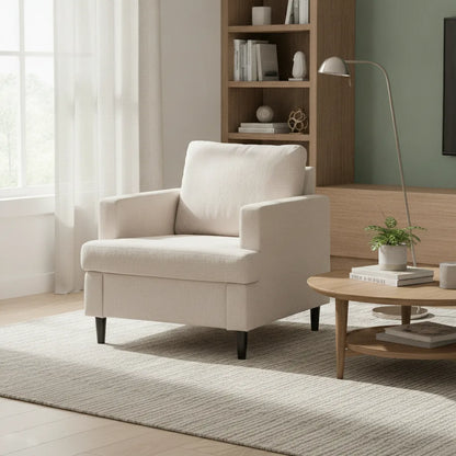 Fauteuil en lin beige près d'une fenêtre et d'une bibliothèque