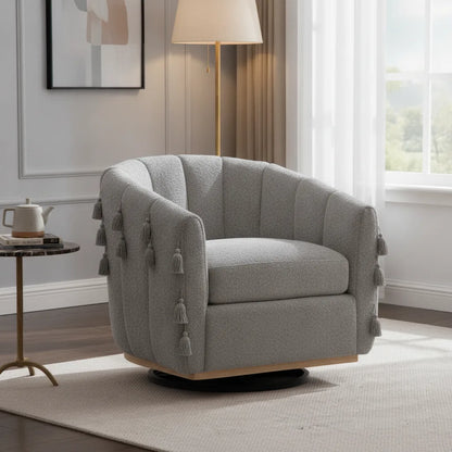 Fauteuil club pivotant gris à pompons près d'une fenêtre dans un salon cosy