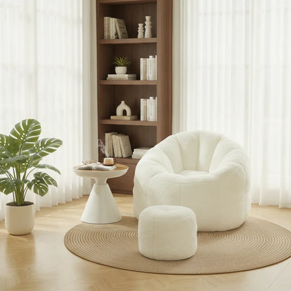 Fauteuil moelleux cocon et son pouf sur un tapis rond