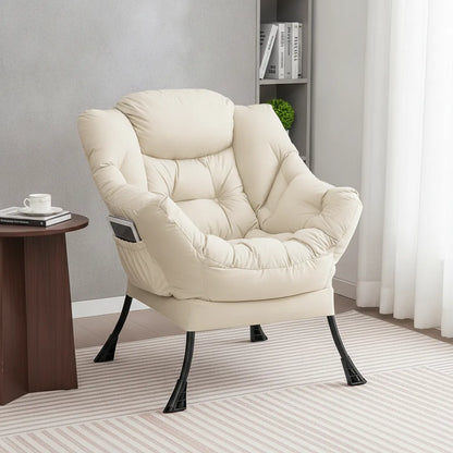 Fauteuil lecture cocooning sur pieds en métal noir dans un salon lumineux