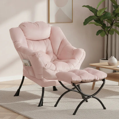 Fauteuil velours rose cocooning et son pouf dans un coin lecture