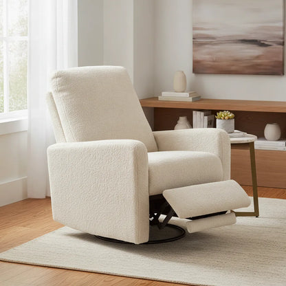 Fauteuil relax beige incliné dans un salon moderne